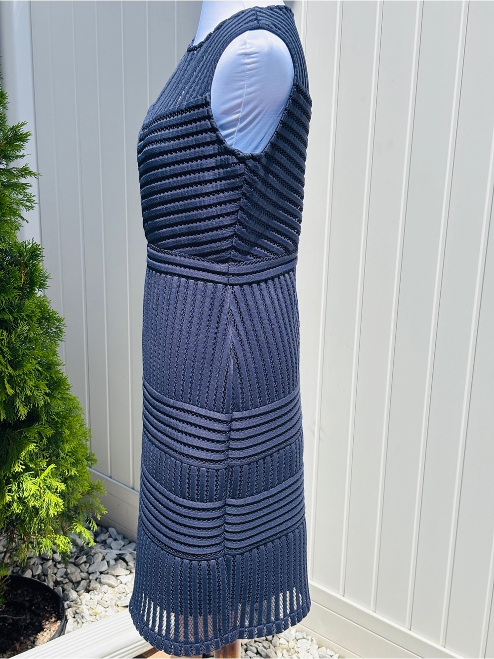J Taylor Navy Lace Sheath Dress Illusion Neck Gold Zip Size 10 - Picture 8 of 8